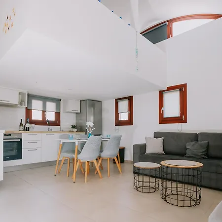 Sun Stories Apartment