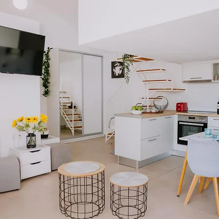 Sun Stories Apartamento Vóthon